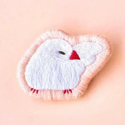 羽繕い白文鳥 刺繍ブローチ