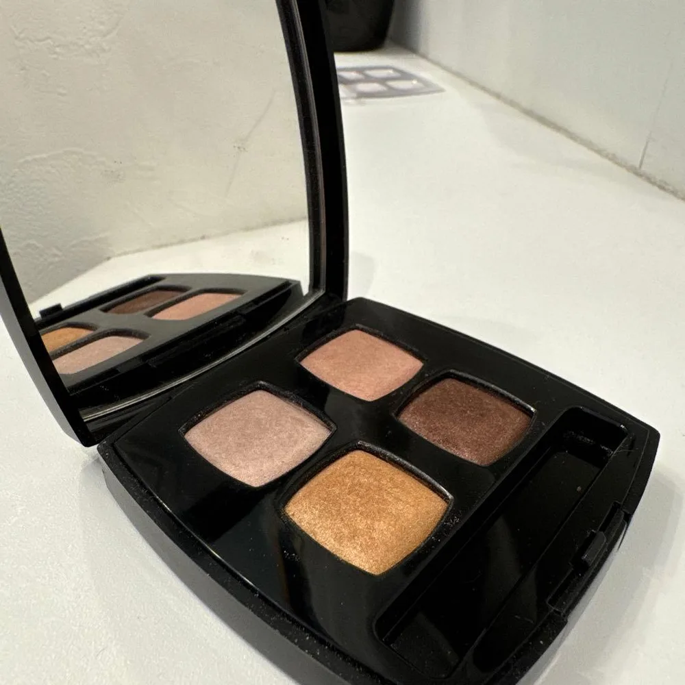 CHANEL シャネル レ キャトル オンブル スパイシス アイシャドウ