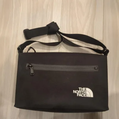 THE NORTH FACE 防水ショルダーバッグ ブラック