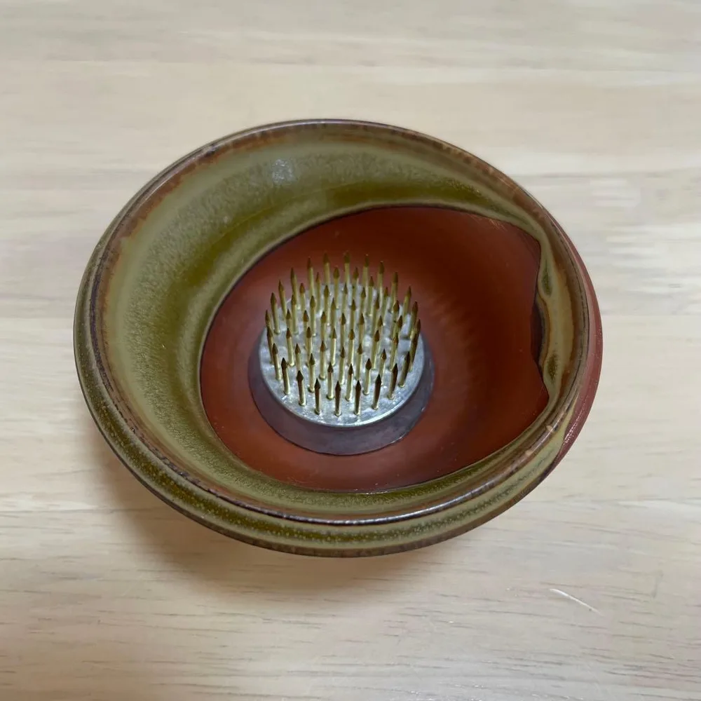 【美品】佐渡伝統工芸 無名異焼 玉翠軒 国三窯 ミニ花器 剣山・栞付き 一輪挿し