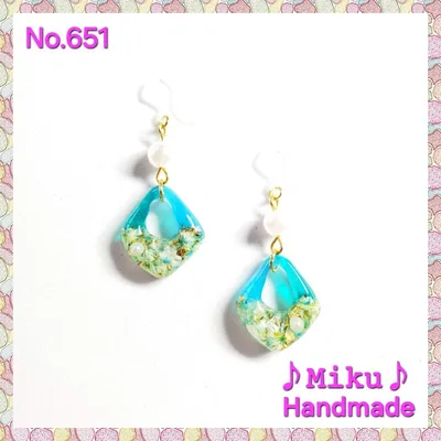 No.651-B ドライフラワー パール レジン ピアス イヤリング 緑/水色