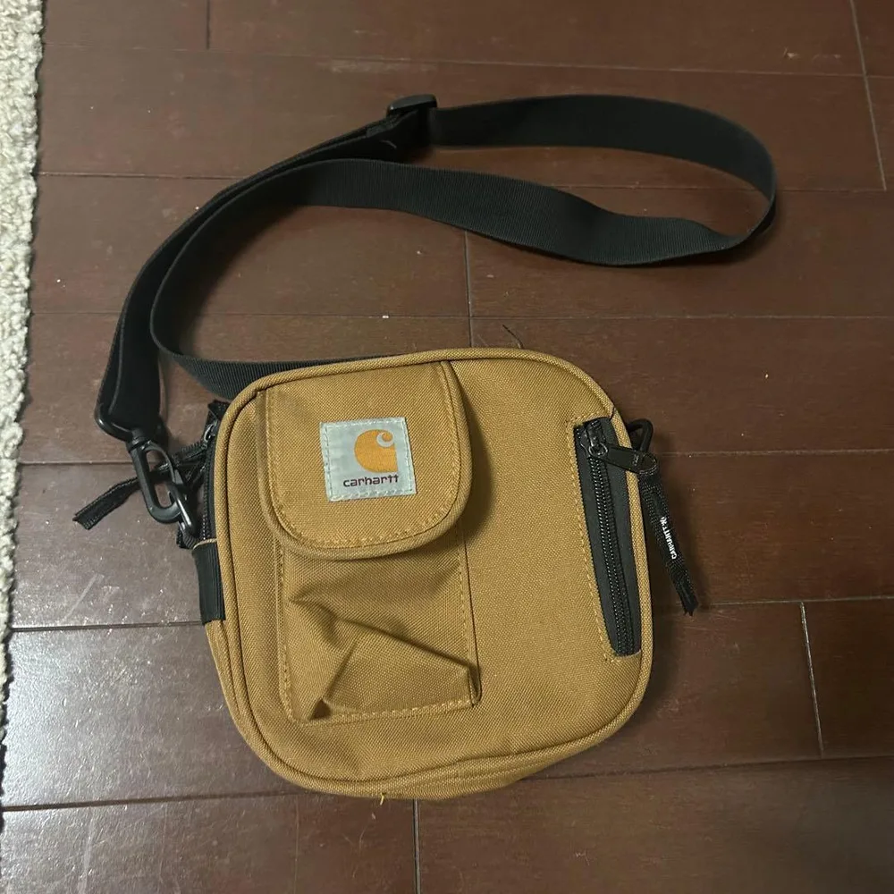 【Carhartt】ショルダーバッグ