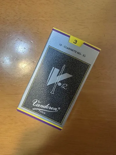 Vandoren V12 E♭clarinet reed 3.0 10 ชิ้น