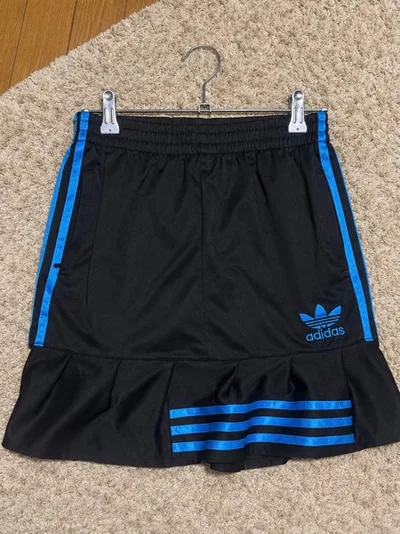 本日発送‼️adidas オリジナルス フレアスカート
