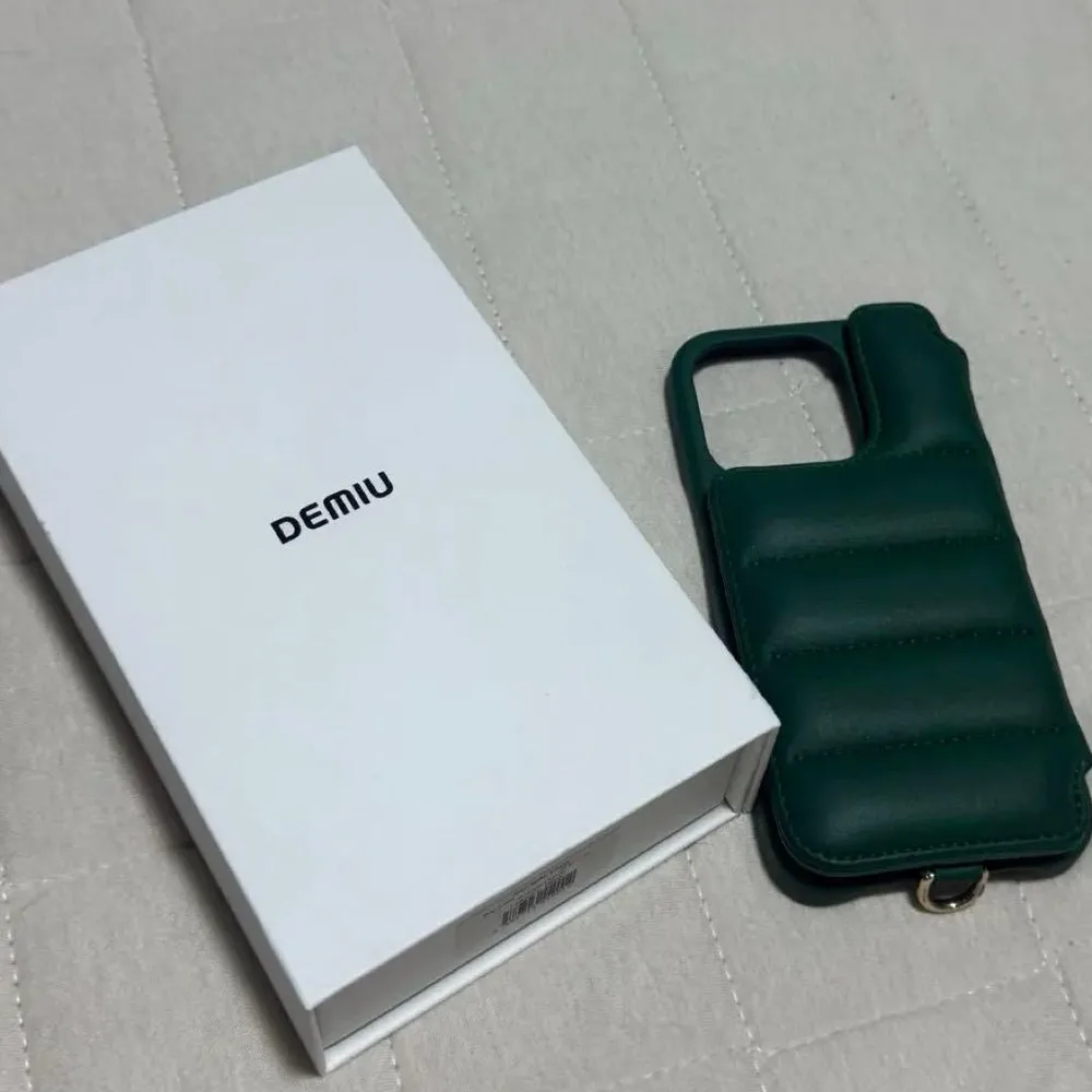 【極美品】DEMIU iPhone 15Pro レザー調ケース グリーン