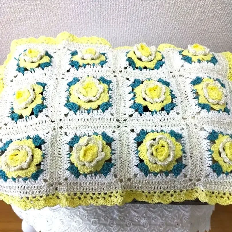 ハンドメイド 立体バラモチーフ マルチカバー 手編み イエローホワイト系