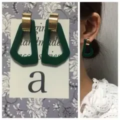 1128-2 モスグリーン☺︎変形フープとメタルゴールドのアンティークピアス☺︎