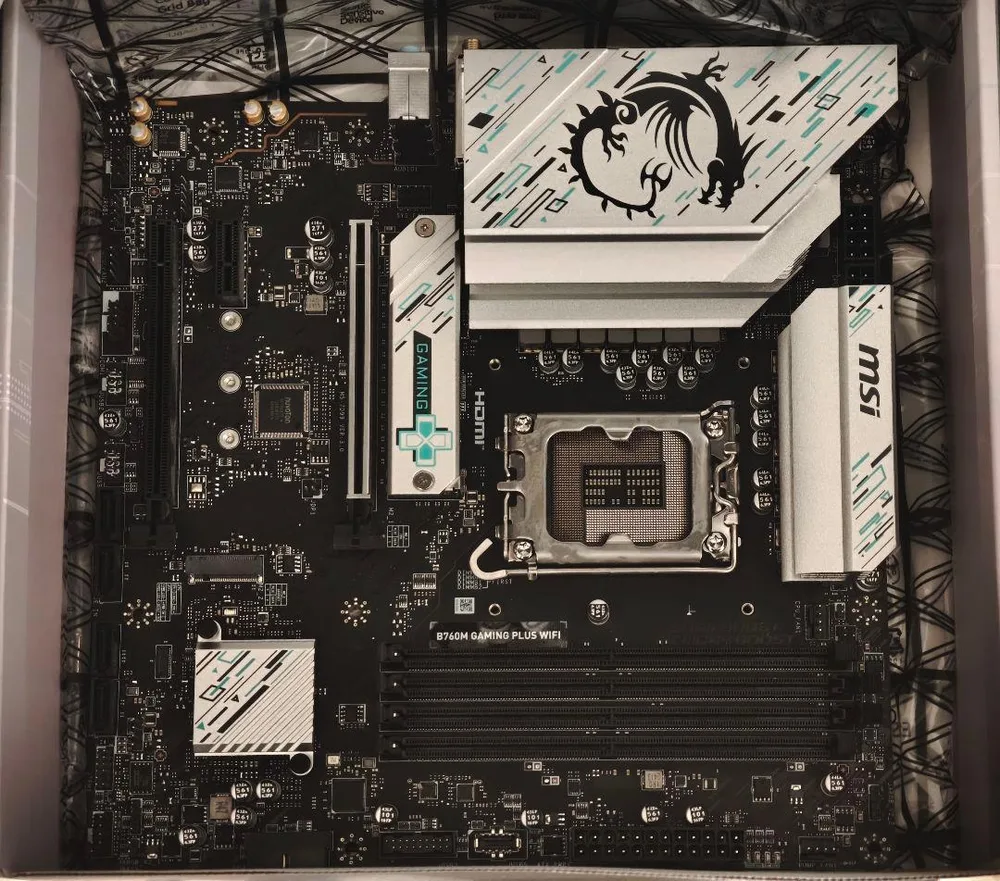 MSI B760M GAMING PLUS WIFI 本体
