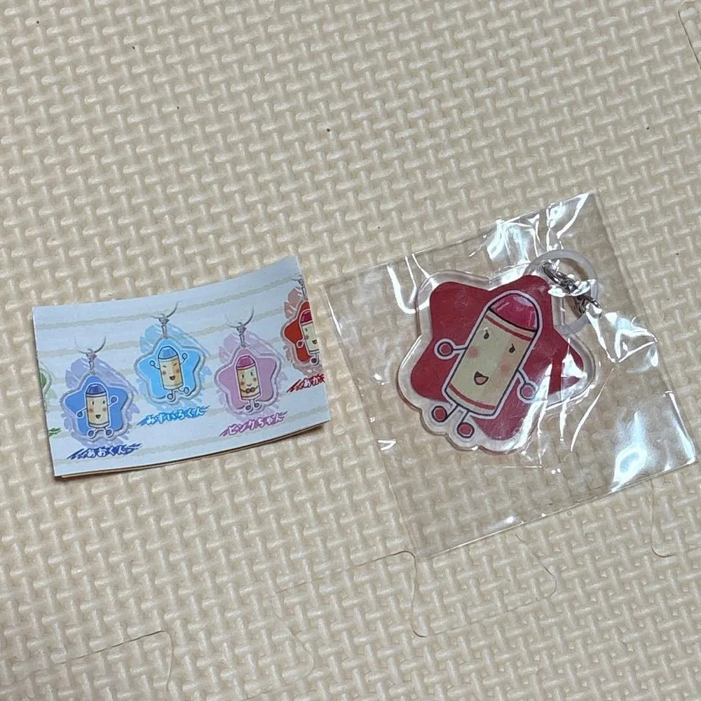 くれよんのくろくん めじるしチャーム あか
