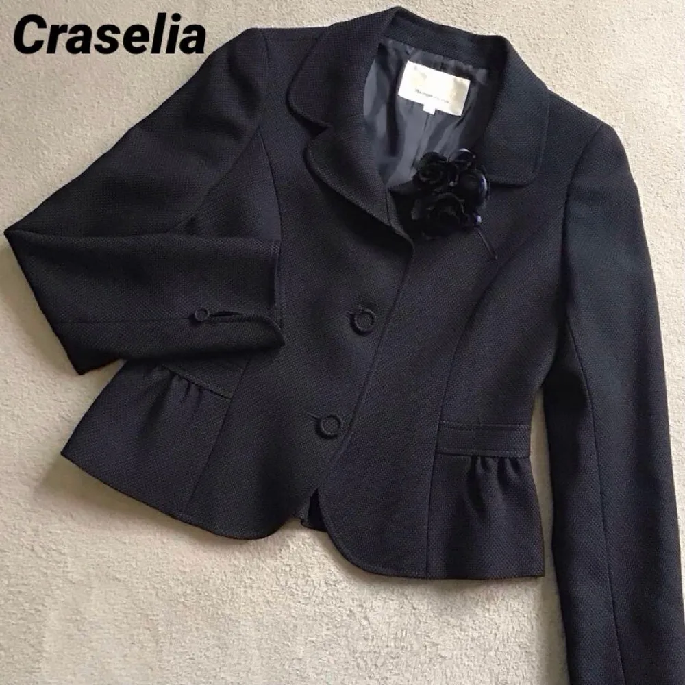 Craselia ショート丈ブラックブレザージャケット