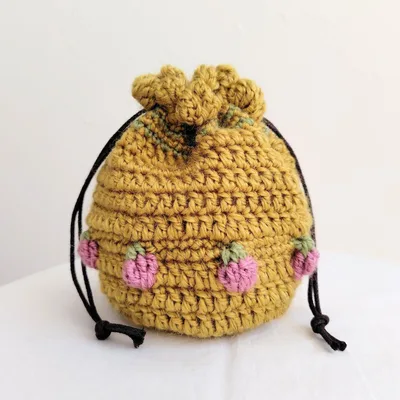 ハンドメイド 編み物 かぎ針編み いちご模様の巾着