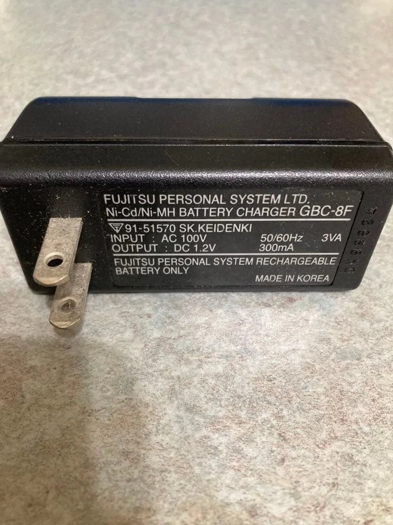 FUJITSU Ni-Cd/Ni-MH バッテリー充電器 GBC-8F