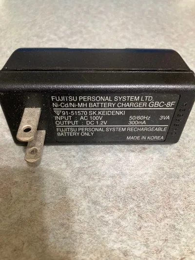 FUJITSU Ni-Cd/Ni-MH バッテリー充電器 GBC-8F