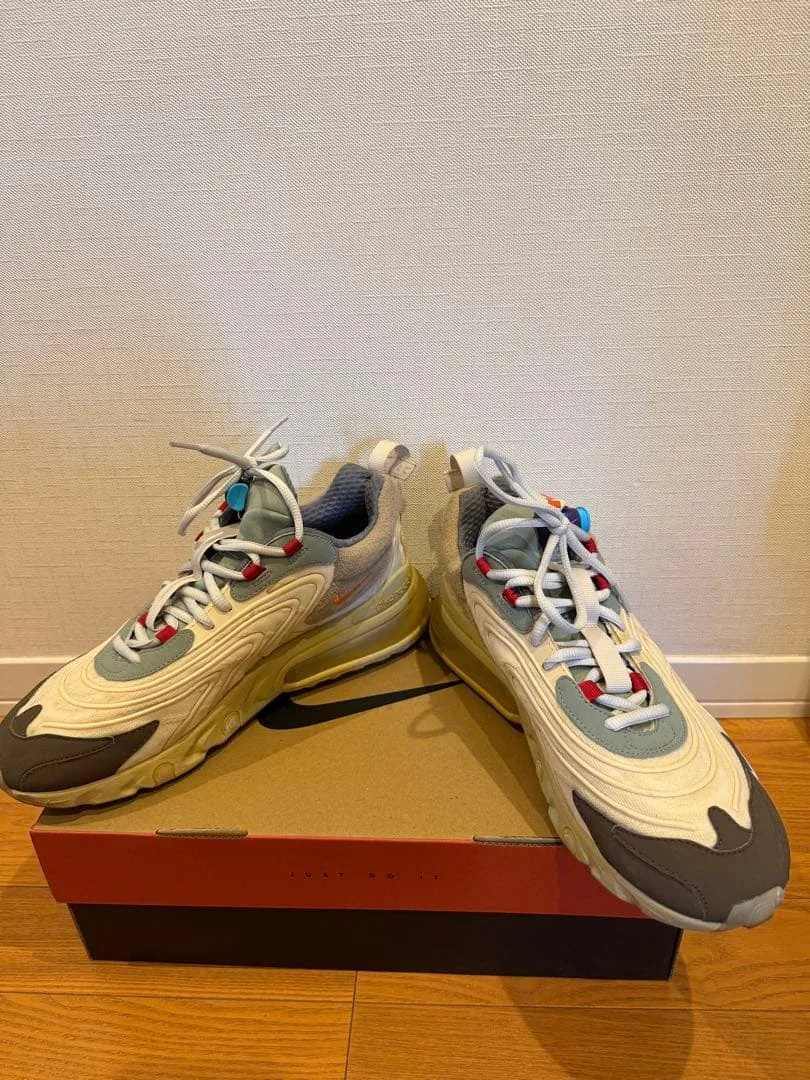 Travis Scott × Nike Air Max 270 jordan1