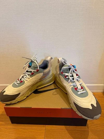 Travis Scott × Nike Air Max 270 jordan1