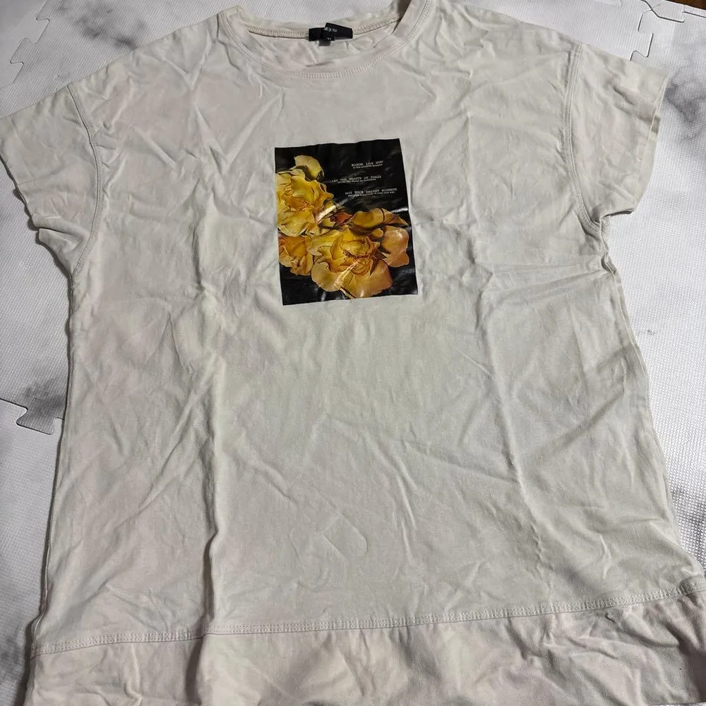 COMME CA ISM 半袖Tシャツ 花柄プリント