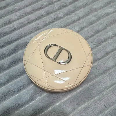 Dior ディオールスキン フォーエヴァー クチュール ルミナイザー 01