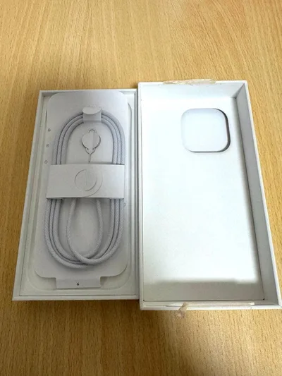 iPhone 16 Pro 空箱+純正ケーブルTYPE C+SIMピン