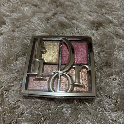 Dior バックステージフェイスグロウパレット 004