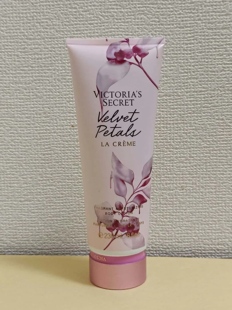Victoria's Secret Velvet Petals LA Creme