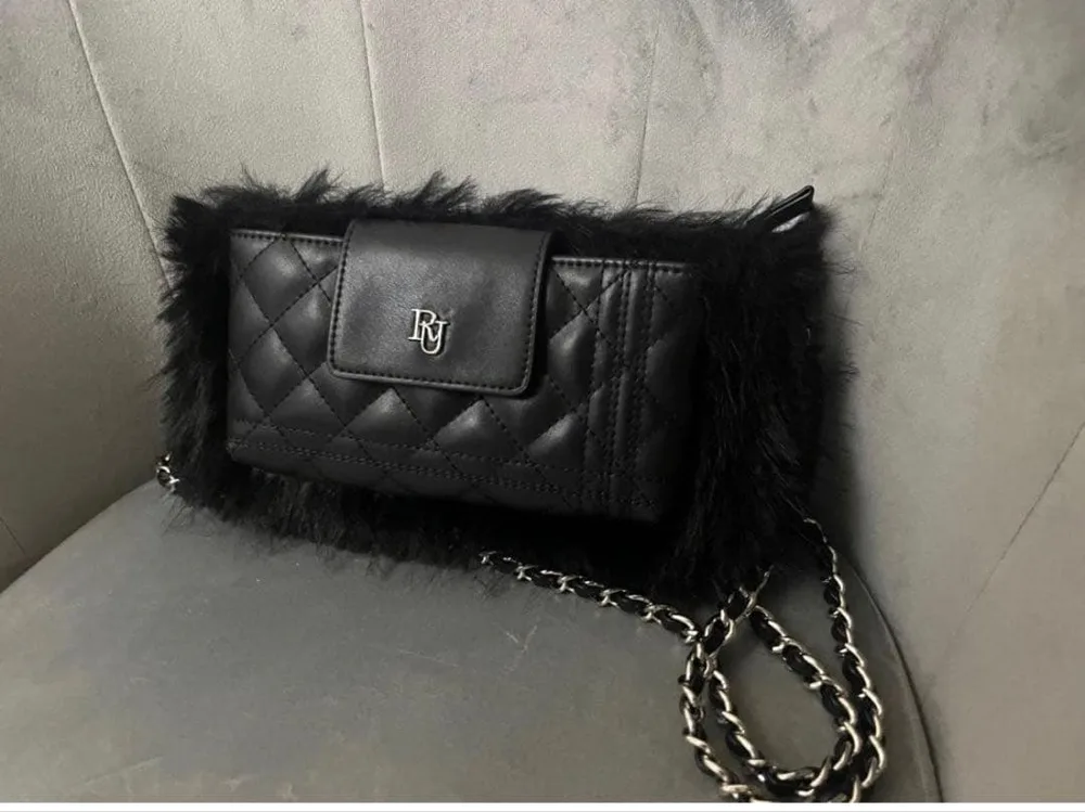 riu Fur quilting phone bag ブラック