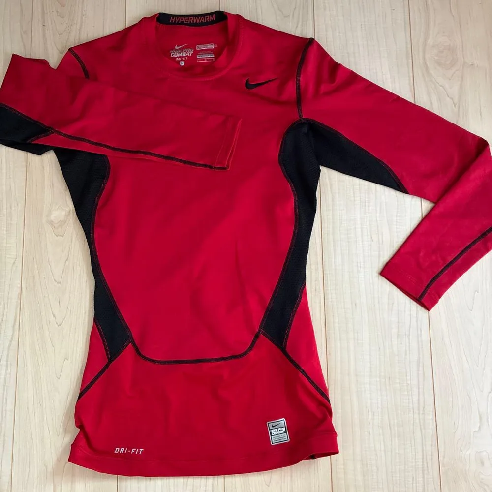 超美品 NIKE PRO COMBAT 長袖 コンプレッションシャツ 赤 L