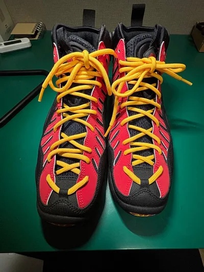 NIKE AIR バーキンスニーカー ブラック レッド イエローレア物