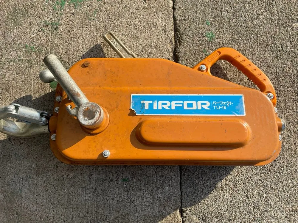 TIRFOR TU-16 本体