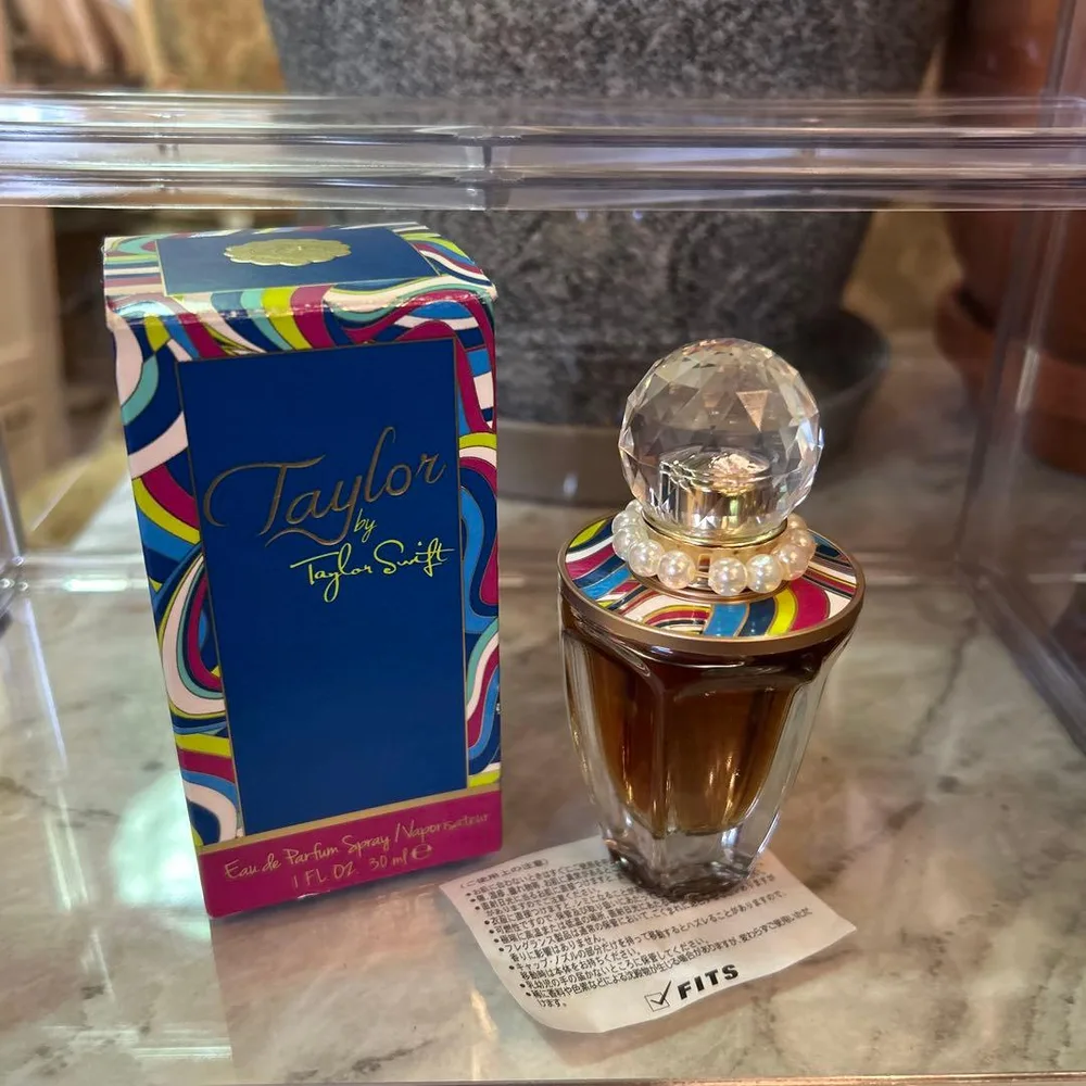 ほぼ新品Taylor by Taylor Swift オードパルファム 30ml