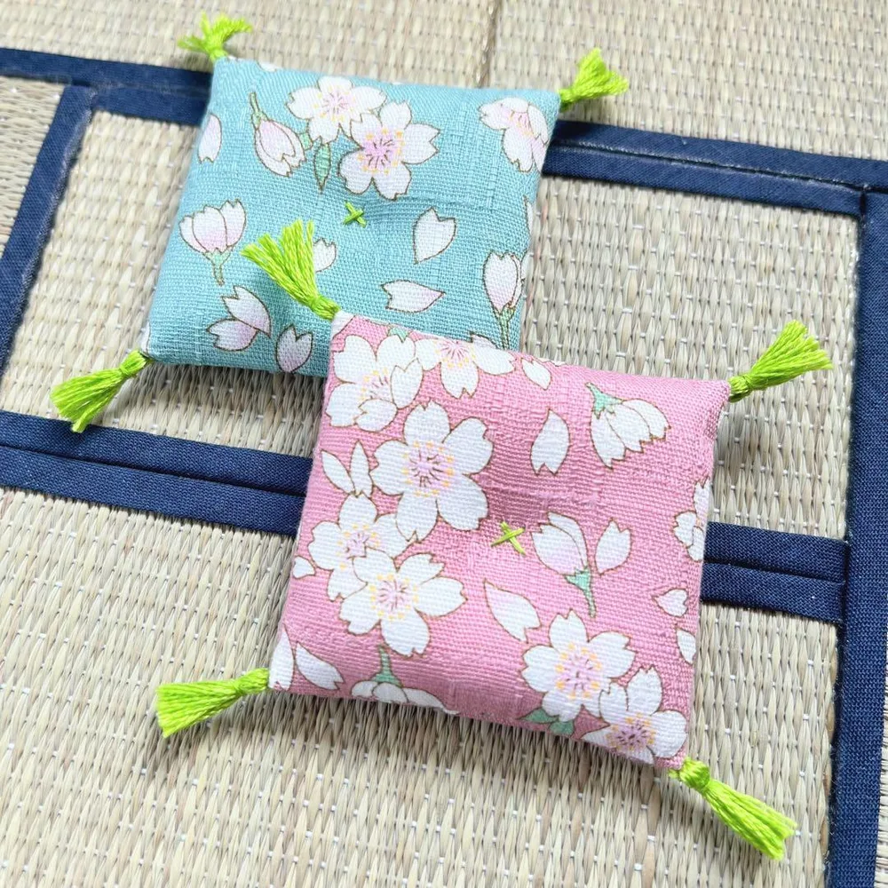 ハンドメイド☆ミニチュア 座布団【桜】 2個セット