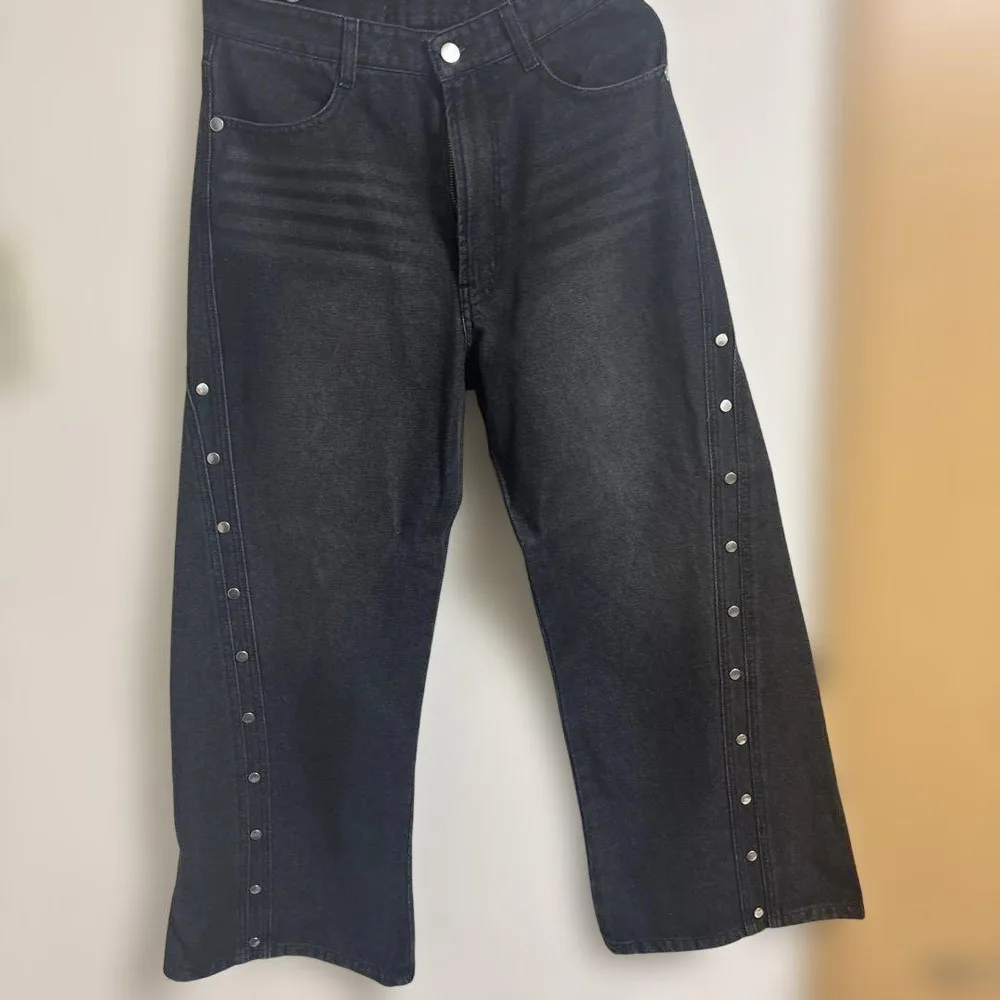 ブラックデニム フレアパンツ スタッズ付き