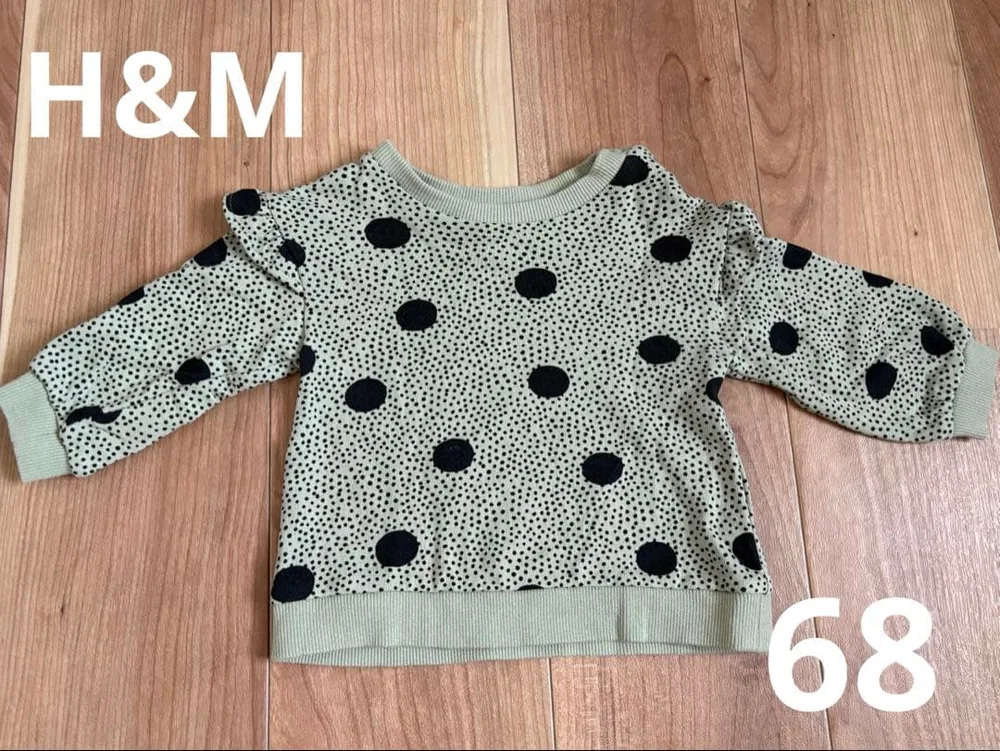 値下げ中❗️H&Mベビードットフリルトレーナー グリーン68 女の子