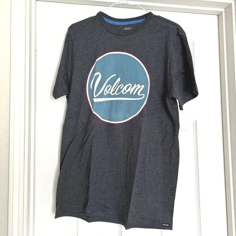 VOLCOM 半袖Tシャツ ロゴプリント チャコールグレー トップス ブルー S