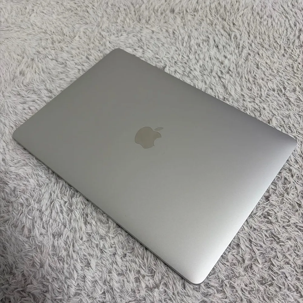 タイムセールMacBook Air 2020 i3/8GB/256GB シルバー