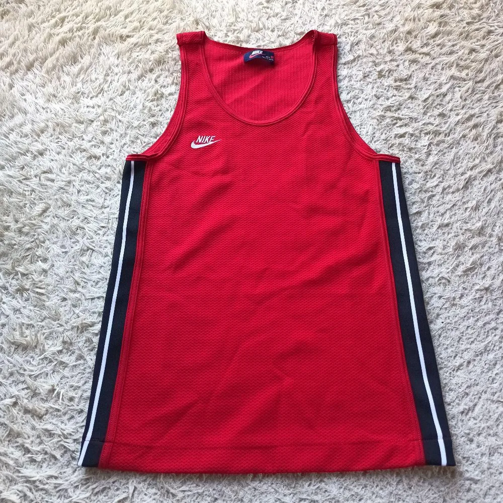 เสื้อกล้าม Nike MADE.IN.JAPANNIKE ในยุค 80 ที่หายากสุดๆ