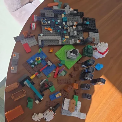 LEGO ขายอะไหล่ LEGO Minecraft จำนวนมาก