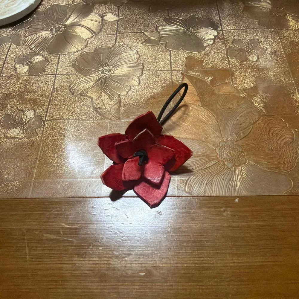 ハンドメイド レザーフラワー ヘアゴム 赤