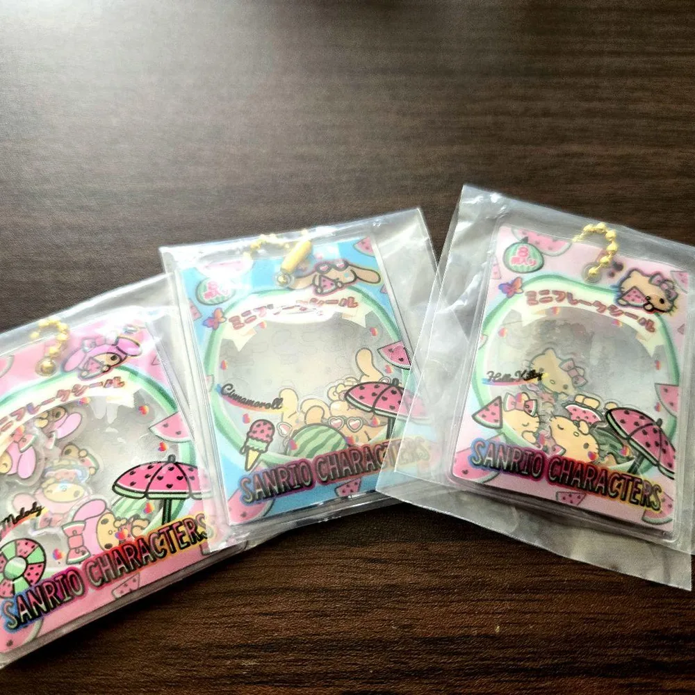 【新品未開封】サンリオ シャカシャカフレークシール風チャーム〜こんがりver.〜