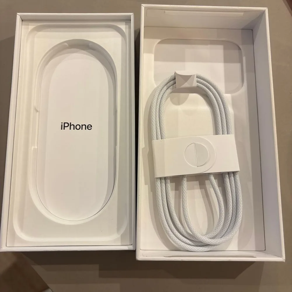 iPhone17 Pro 空箱 純正USB-Cケーブル付き 本体なし