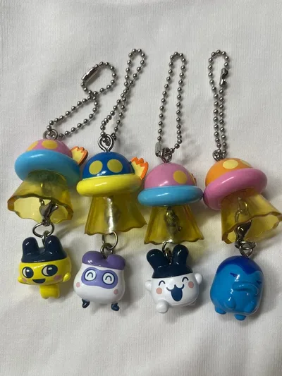 たまごっち UFOスイングキーホルダー