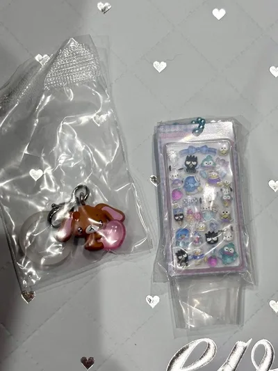 サンリオ ガチャガチャ めじるしアクセサリー、キーホルダー 2点セット