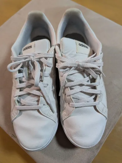 adidas スニーカー ホワイト ヒョウ柄