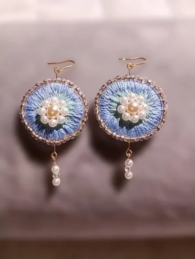 刺繍ピアス ブルー×パール ハンドメイド