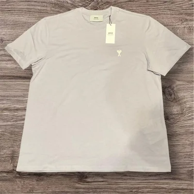 AMI PARIS(アミ パリス)ロゴ刺繍 Tシャツ