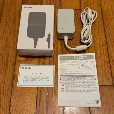 【新品】 充電器 docomo 純正 ACアダプタ 05 お箱と取扱説明書付き