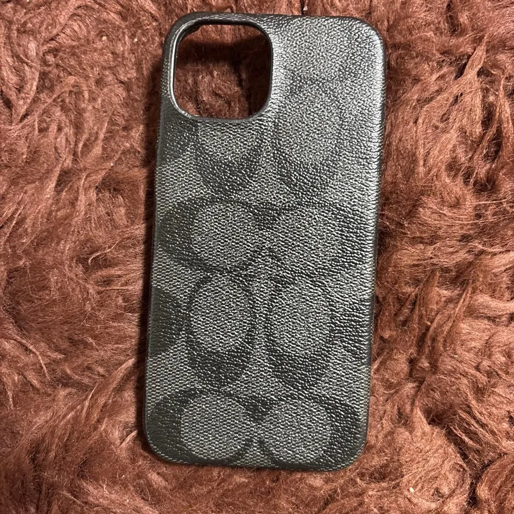 COACH iPhone15ケース ブラック シグネチャー