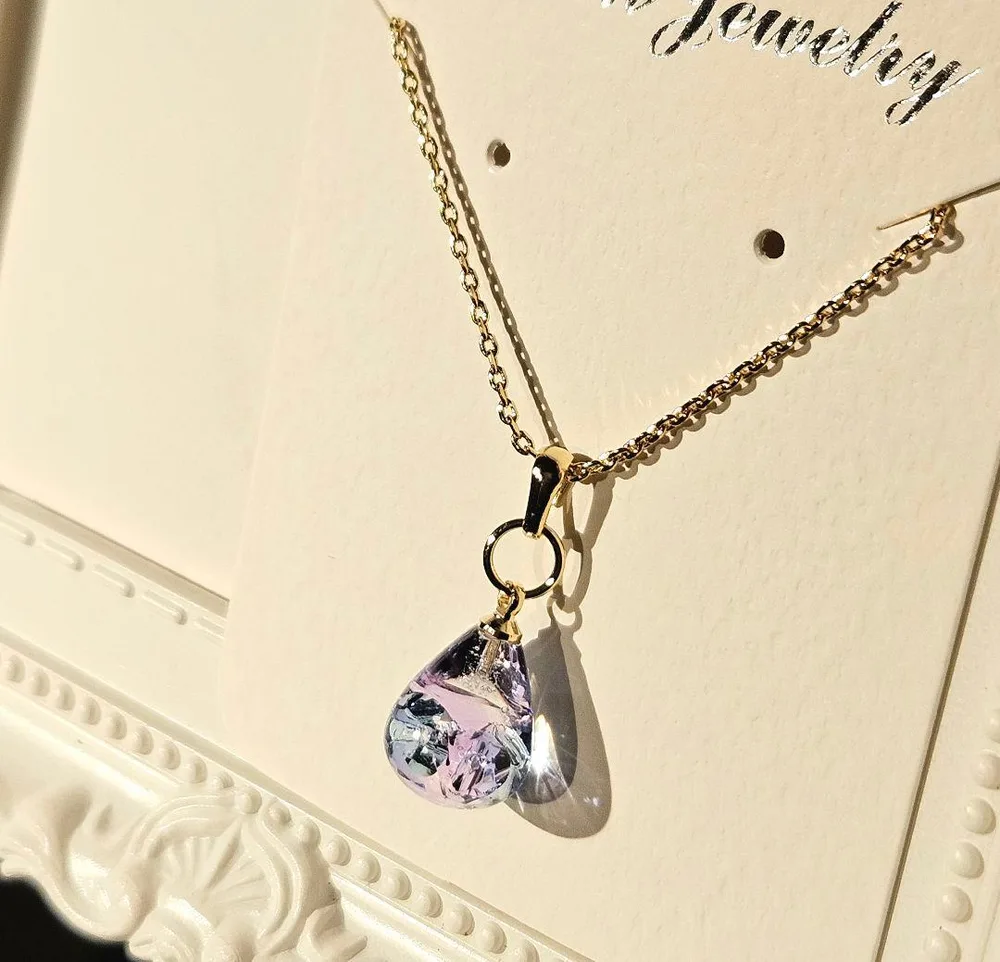 1836.スワロ入り♡ しずく型レジンネックレス♡