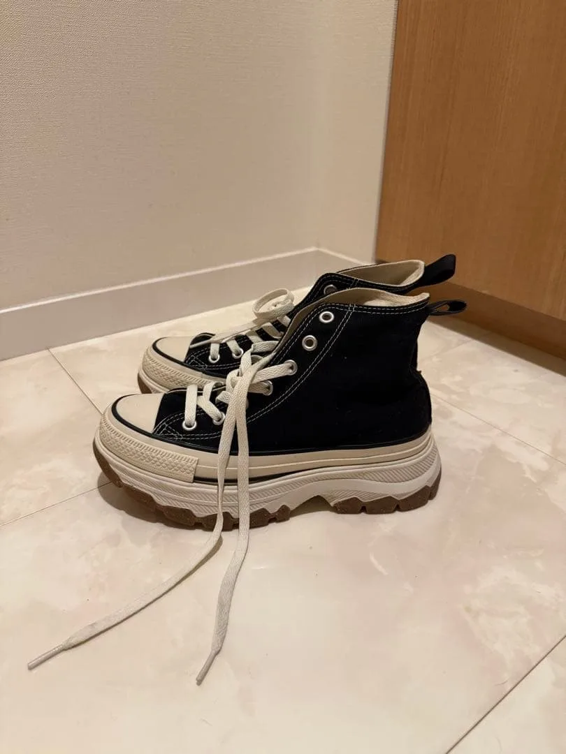 รองเท้าผ้าใบทรงสูงแพลตฟอร์ม Converse All Star
