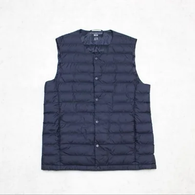 【美品】メンズS ユニクロ 紺 ウルトラライトダウン ベスト