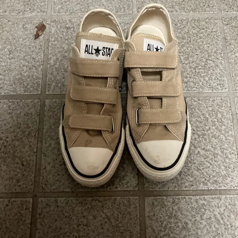 รองเท้าผ้าใบ Converse All Star V-3 OX สีเบจ